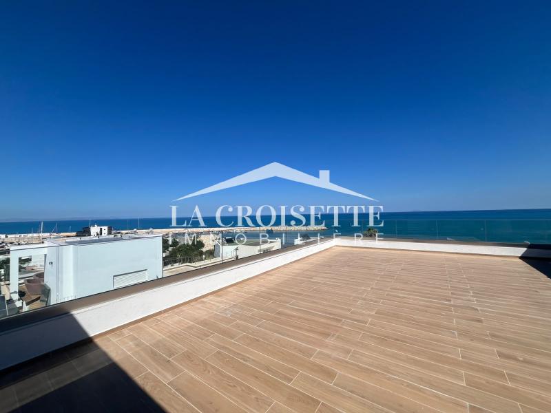 Triplex S+4 avec piscine et vue sur mer à Gammarth
